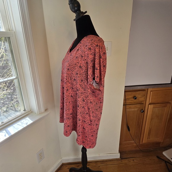 Lularoe Christine V-Neck Top Womens‎ Size XL PInk Floral Design - Picture 2 of 5